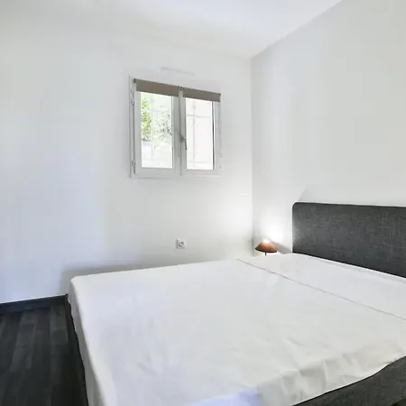 Superbe 2 Piece Confort - Ac, Piscine, Park